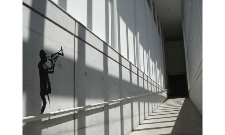 由布院アルテジオ：山荘無量塔